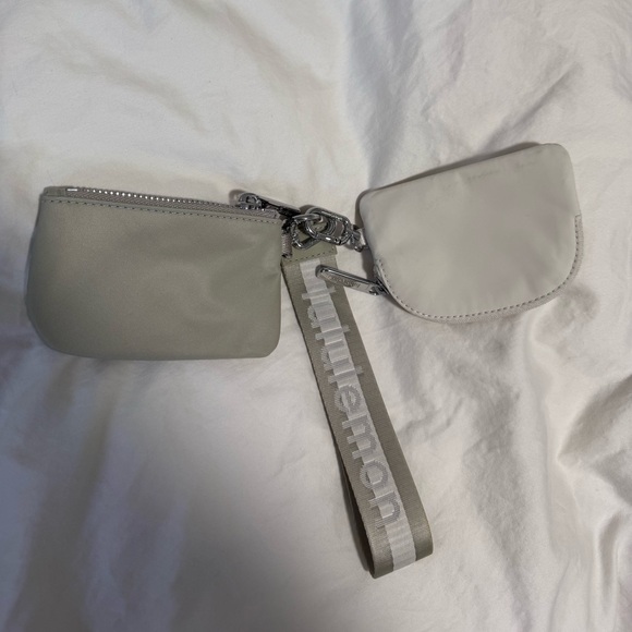Lululemon Dual Pouch Wristlet Bay Leaf/Light Vory - Picture 3 of 3